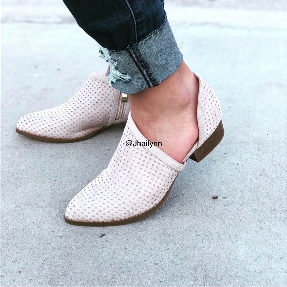 Cyber monday sale PERFORATED SIDE CUT OUT BOOTIE - Picture 3 of 6